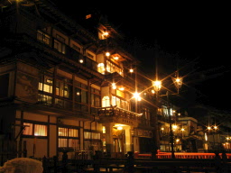 21銀山温泉夜.jpg