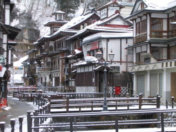 21銀山温泉雪.jpg